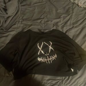 Reflective expression print crop tee